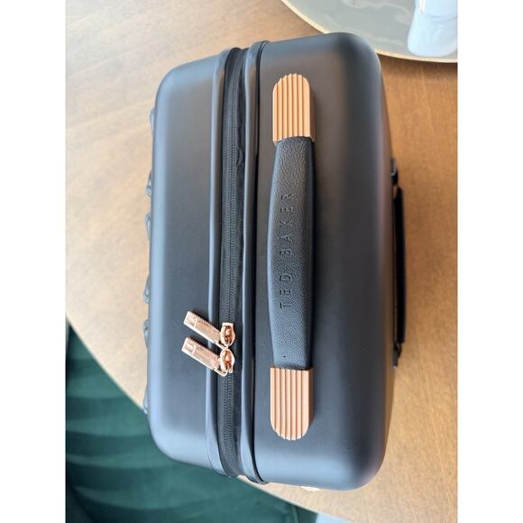 Ted Baker London Beau Hard Side Vanity Case in Black with Gold Accents - Picture 6 of 12